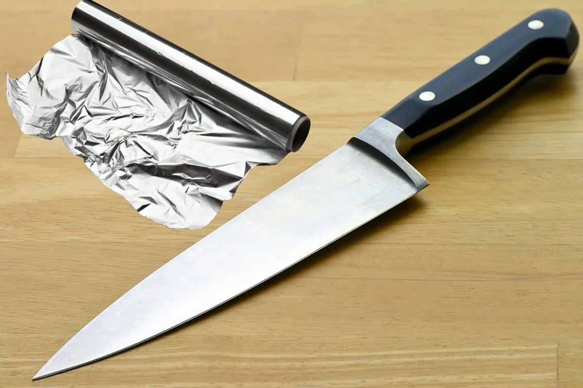 Ako nabrúsiť nože pomocou hliníkovej fólie: osvedčená metóda.
