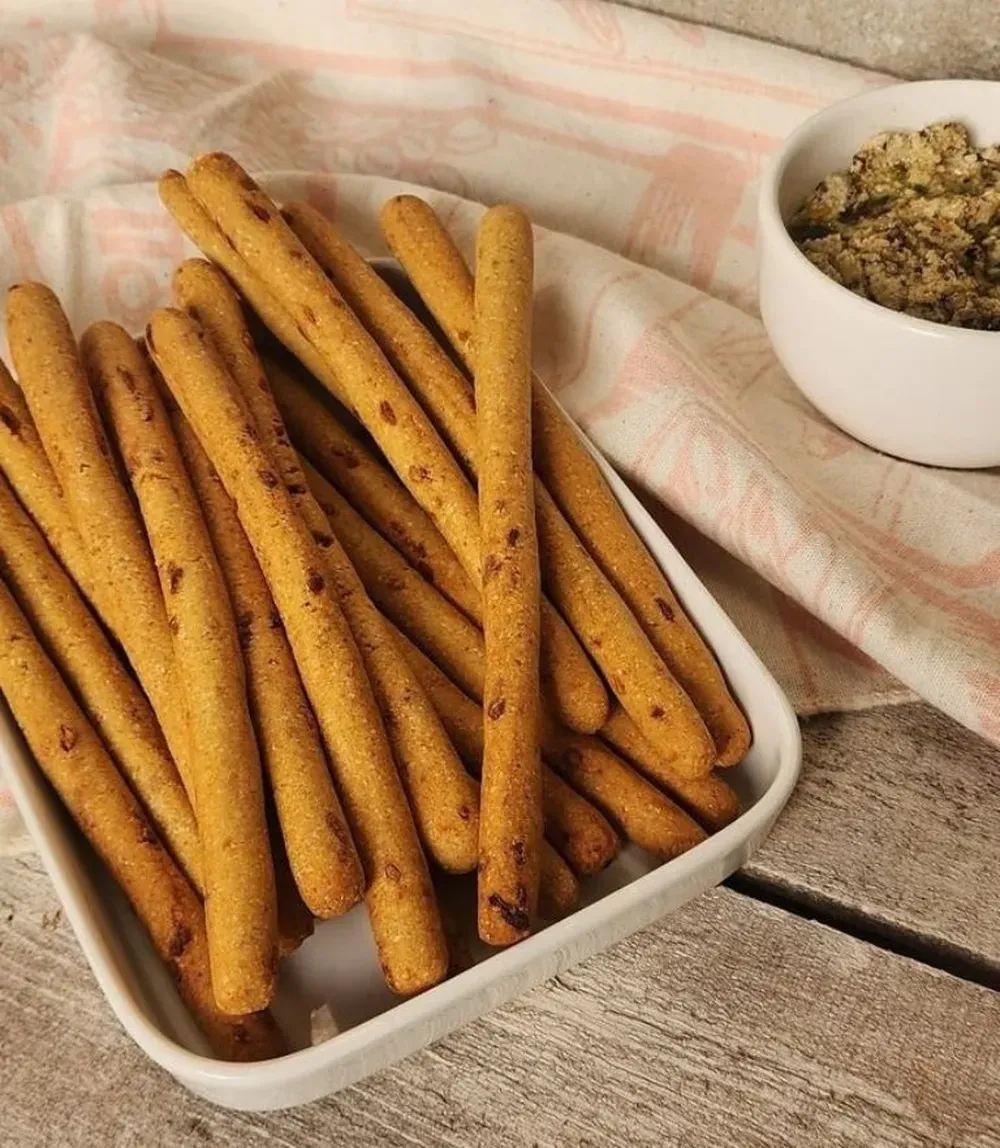 Chrumkavé domáce chlebové tyčinky: Bezlepkový recept, ktorý dodá vášmu predjedlu špeciálny nádych – obrázok 1
