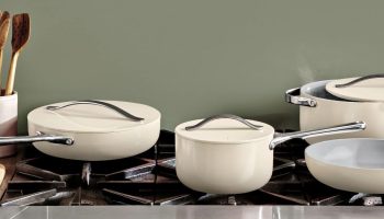 Rozlučte se s litinovými pánvemi: tento nový, praktičtější a modernější trend bude v kuchyních v roce 2026 velmi populární.