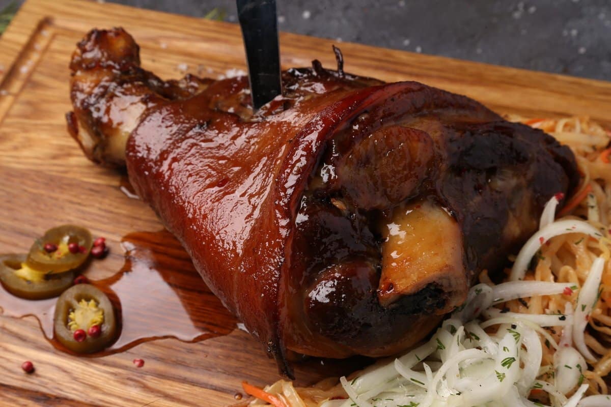 Nikdy jste neochutnali lepší vepřové koleno. U nás doma zmizí ze stolu za 2 minuty.